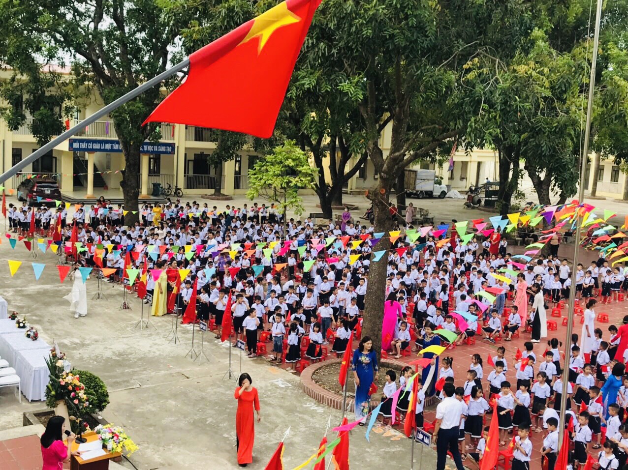 Trường Tiểu học Hồng Dương tổ chức lễ khai giảng chào mừng năm học mới.